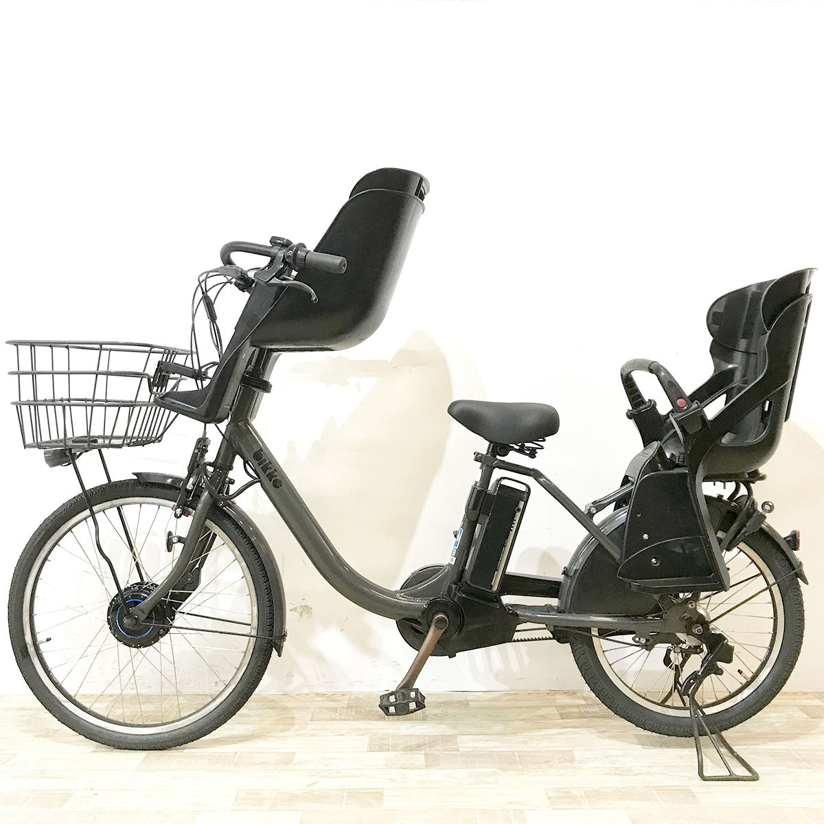 ブリヂストン ビッケモブdd（デュアルドライブ） グレー 24×20インチ KK067 【中古車】