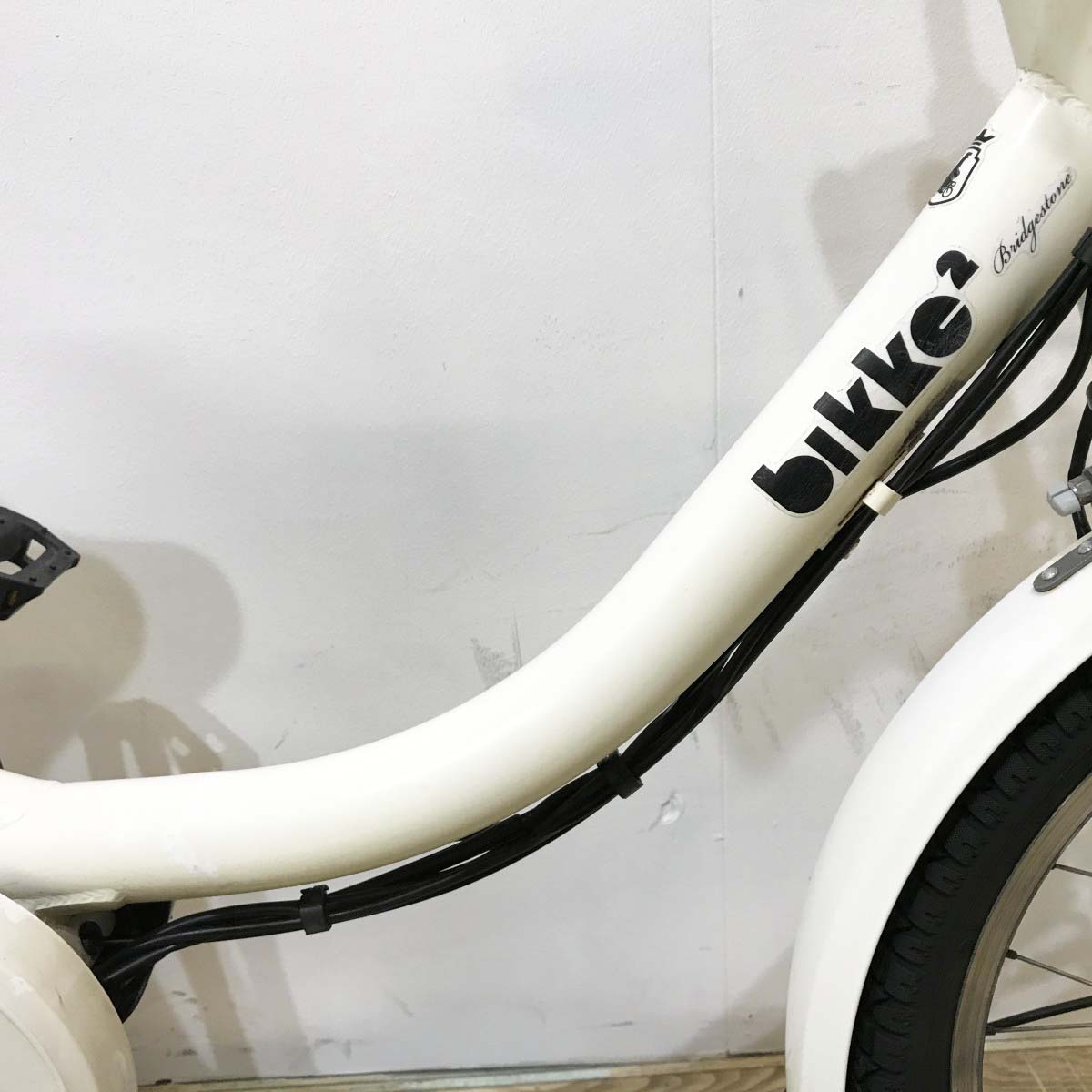 ブリヂストン ビッケ2e ホワイト 20インチ KL044 【中古車】