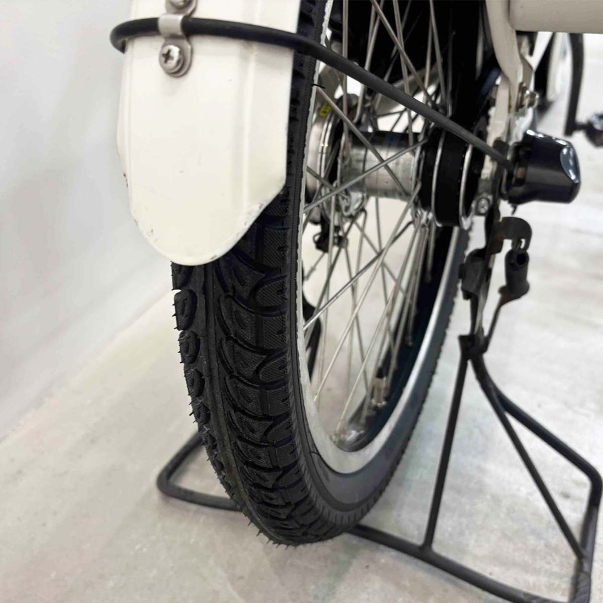 中古電動自転車 ブリヂストン ビッケモブdd ホワイト 24×20インチ YL070