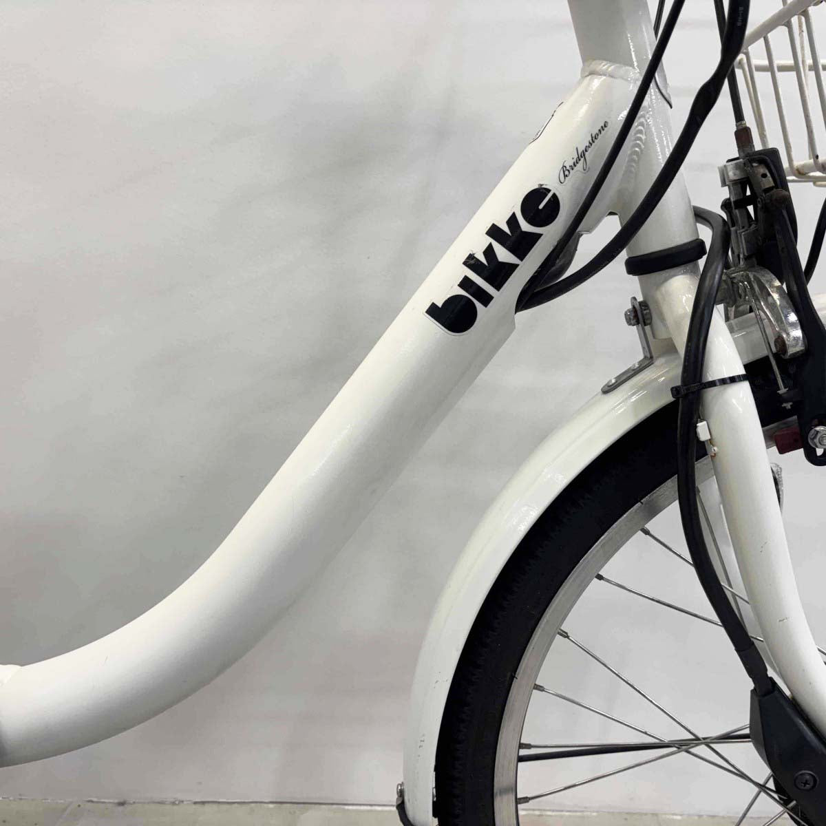中古電動自転車 ブリヂストン ビッケモブdd ホワイト 24×20インチ YL070